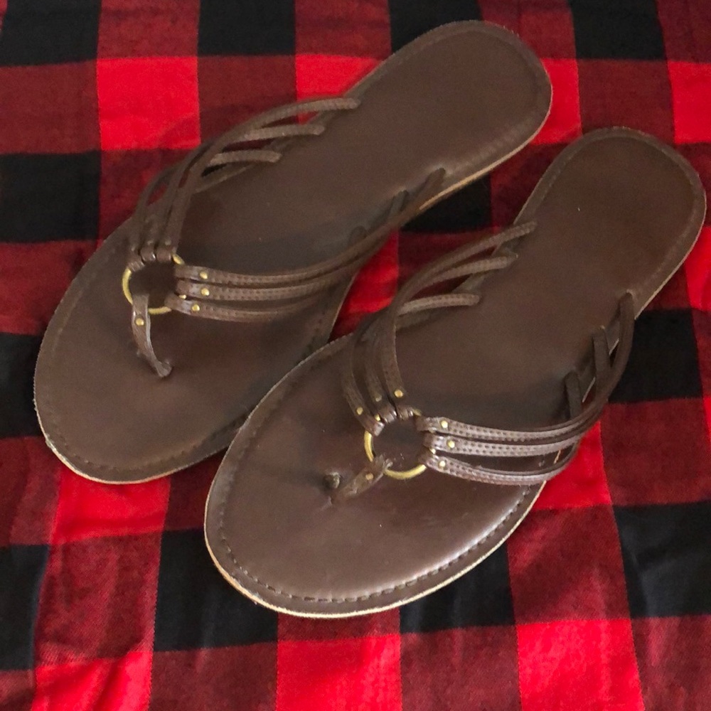 Banana Republic leather brass ring strappy flip flops